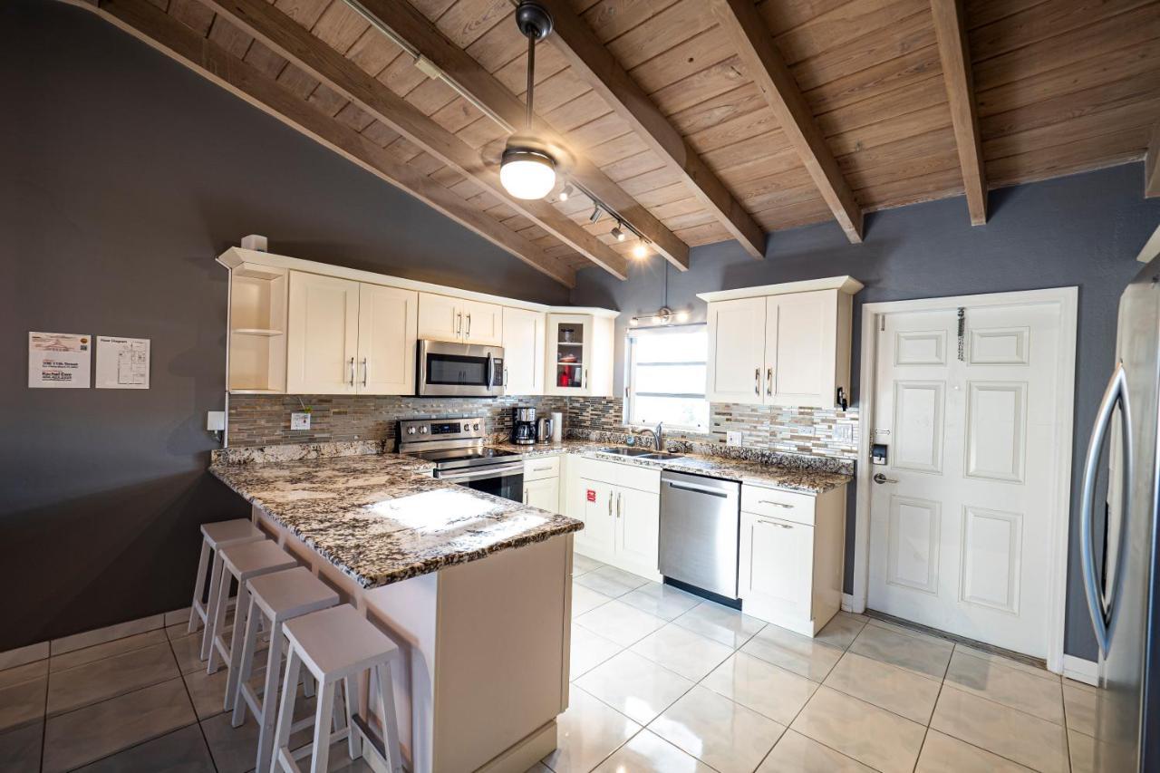 Newly Renovated 3Br2Ba Duplex With Private Dock Villa Key Colony Beach Exterior foto