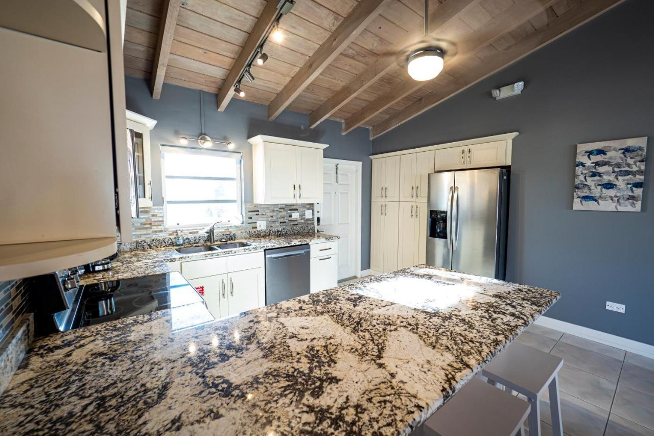 Newly Renovated 3Br2Ba Duplex With Private Dock Villa Key Colony Beach Exterior foto