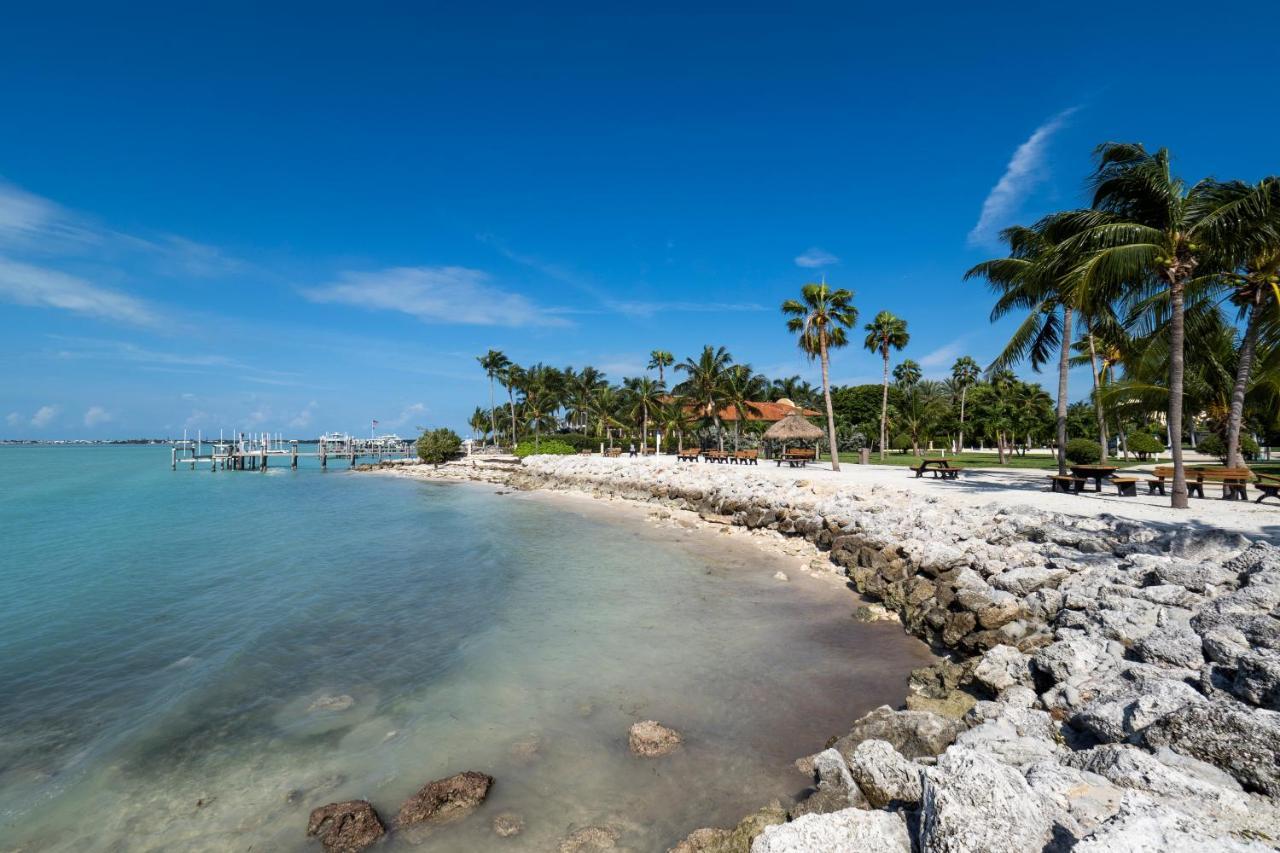 Newly Renovated 3Br2Ba Duplex With Private Dock Villa Key Colony Beach Exterior foto