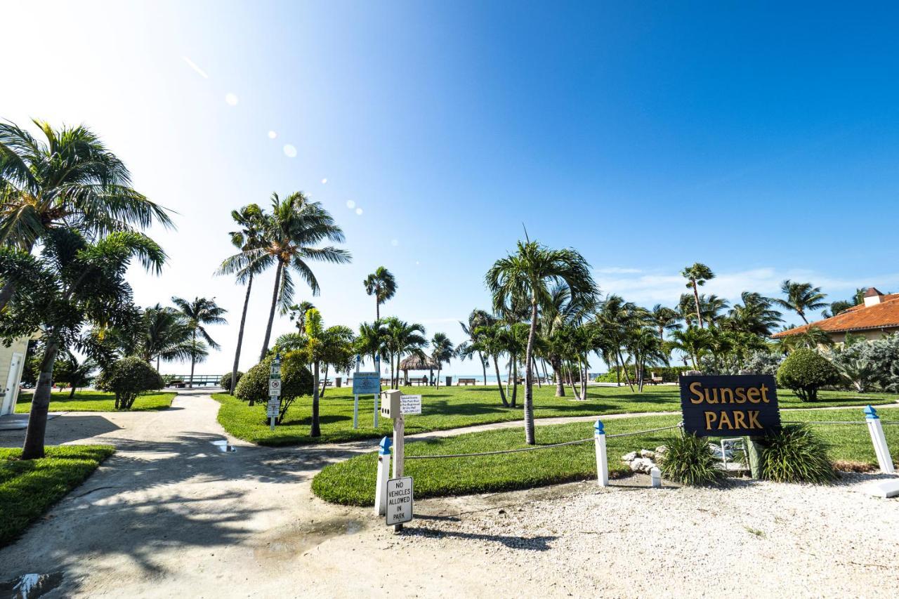 Newly Renovated 3Br2Ba Duplex With Private Dock Villa Key Colony Beach Exterior foto